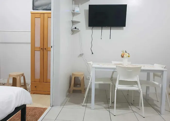 Serene Escape Near Poea, Dmw, And Galleria Auberge de jeunesse *